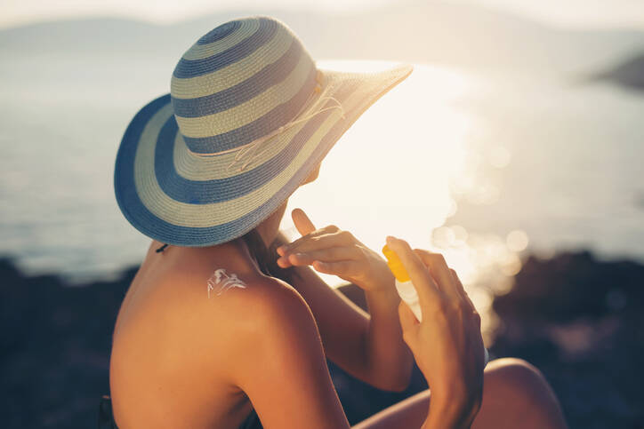 Как да изберем слънцезащитен крем? Защо 50 при деца и какво е UV, SPF, фототип?